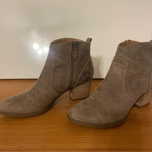Women's Franco Sarto Huette, Doe FB Suede Ankle Boots - Fawn